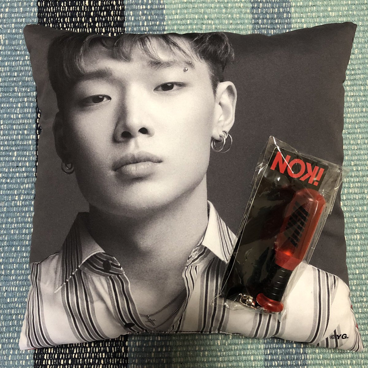 Park_LuvYou's tweet photo. Bobby's cushion and mini-konbat key holder arrived.π€π»πβ€οΈ
I will use it carefully. I hug Bobby and intend to sleep. π΄π€π
#iKON #μμ΄μ½
#γγ #bobby #λ°λΉ #kimjiwon #κΉμ§μ #ιη₯ε
#YG #ygrapper #coolrapper
#iKONFANMEETING2019Goods https://t.co/cNJwrGFe88