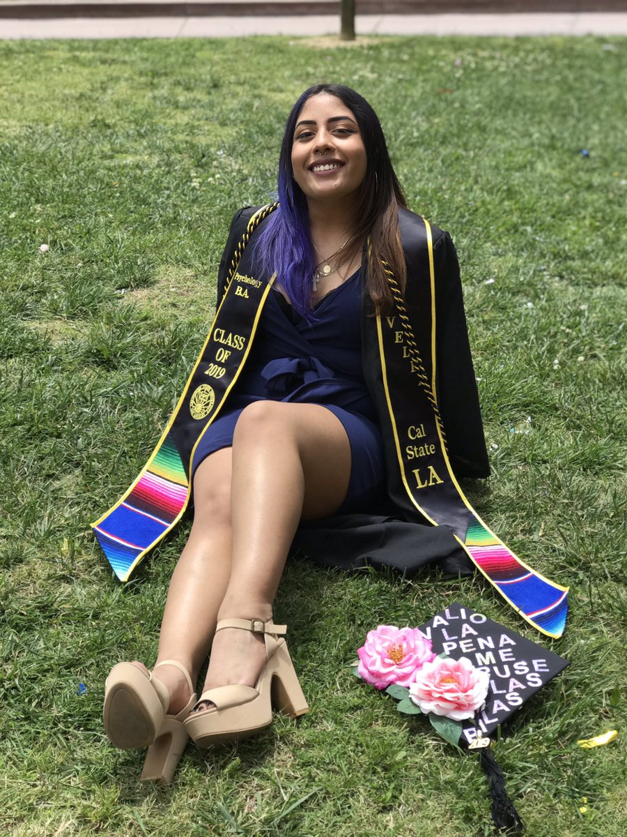 FireIsFun's tweet photo. La cipota lo logro 🇸🇻 👩🏾🎓🎉 #Classof2019 #CalStateLAGrad #lagraduada #calstatela https://t.co/5NLYWdXMNi