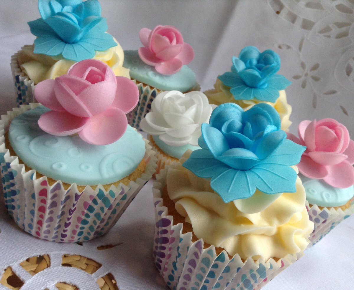 #springflowers #cupcakes #CupcakeHour