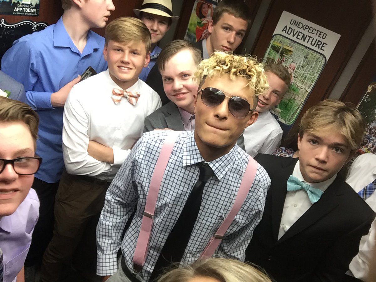dentons4's tweet photo. Going all the way up! 8th grade Formal elevator selfies! #makingfunmemories https://t.co/WcP8dBOWf1