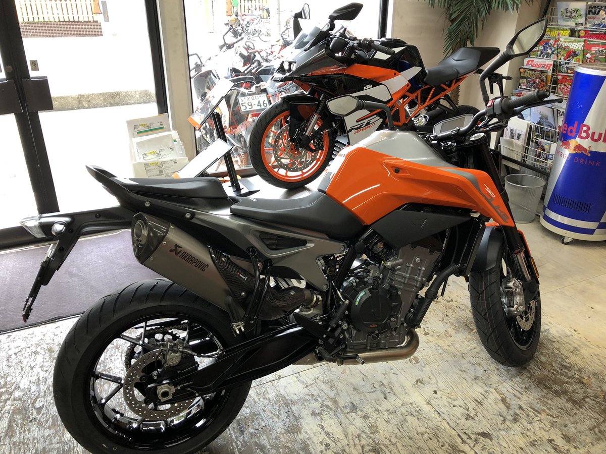 KTMuhi_7272's tweet photo. というわけで、790DUKE納車されました！
いやもうホンットに最高のバイク！

これからも安全運転でバイクライフを楽しんでいきたいと思います！
バイク乗りの皆様、どうぞよろしくお願い致します！

 #KTM
 #KTM乗りと繋がりたい 
 #バイク好きな人と繋がりたい 
 #納車
 #バイク乗りとつながりたい https://t.co/i8dAbDjSiC