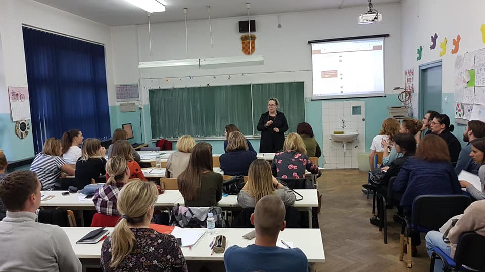 eTwinningHR's tweet photo. eTwinning ambasadorica @Suzana_Delic predstavila je eTwinningu u odgojno-obrazovnom procesu u Osnovnoj školi Stenjevec s 50 sjajnih kolegica i kolega. #eTwinning #erasmus+ #AMPEU https://t.co/BosYfqqrsJ