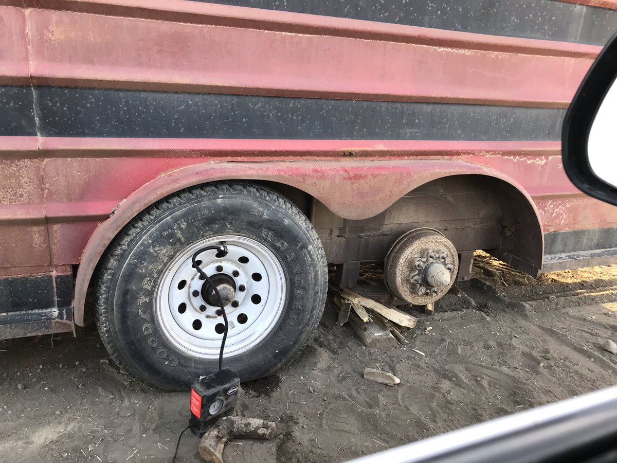 Annette33783991's tweet photo. Fun day-tire came right off and to top off bulls wrecked watering bowl running full force!! #ranchlife #alwaysfixing https://t.co/RUgGUu9XpB