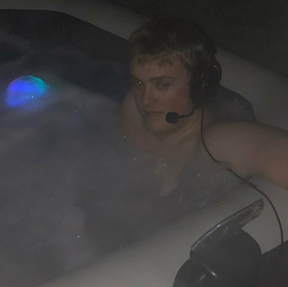 Caroselol's tweet image. shut up and retweet.