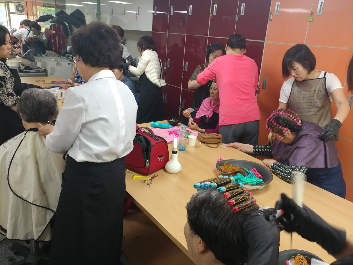 lemi2958's tweet image. 성남시 여성복지회관 5월 미용봉사가 진행되고 있습니다. #성남시 #여성가족과