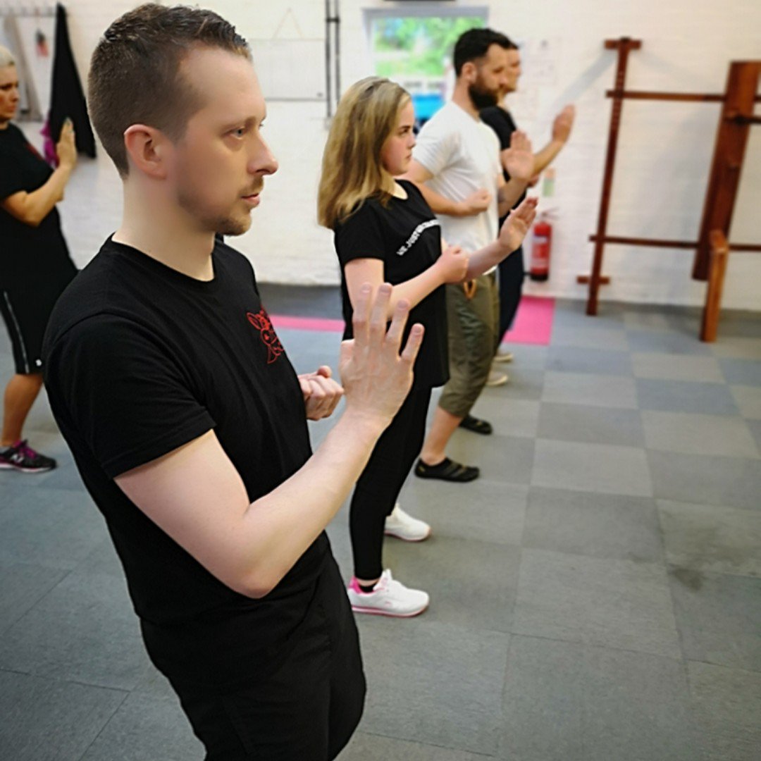 WingChunSifuAl's tweet image. Regardless of the amount of time you have been training you should never neglect your basics.  Over time you start to pick up new skills but without a solid foundation it will easily fall.

#snt #littleidea #siunimtao #wingchun #kungfu