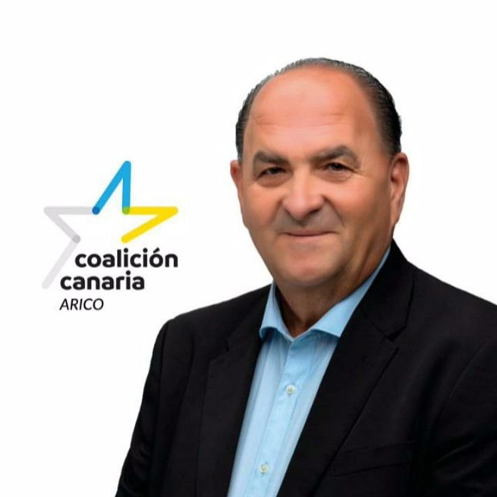 AricoCoalicion's tweet photo. JUAN JOSÉ ARMAS MARRERO El capitán de este barco cargado de ilusión. Su experiencia luchando por los intereses de Arico le avalan. Familiar, todo corazón, y constancia en la búsqueda de soluciones para sus vecinos y vecinas. #EquipoJuanJoséArmasMarrero 
#LuchandoPorArico https://t.co/xRHC7rMWgA