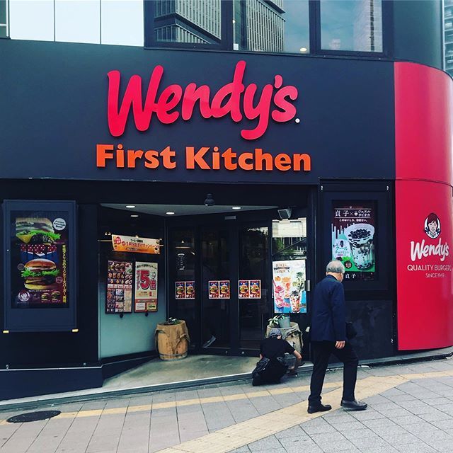 asunaronron's tweet image. ウェンディ〜ズ、いつの間にかファ〜ストキッチンとマッスルドッキングしとったのね(´･_･`) #wendys 
#firstkitchen 
#fastfood
#赤坂見附 bit.ly/2waKOqi
