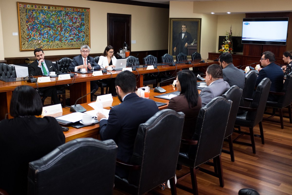 CIDH's tweet photo. La delegación de la #CIDH estuvo reunida con altas autoridades de Costa Rica en la Casa Presidencial para discutir la situación de derechos humanos de los nicaragüenses en el país. #MESENI https://t.co/U61KuBjtEW