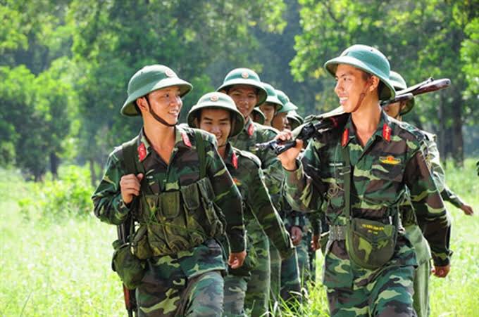 弾帯] 弾帯は主に56式チェストリグタイプと81式チェストリグタイプの二