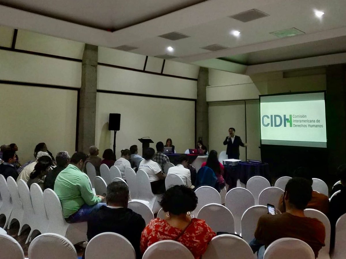 CIDH's tweet photo. En su visita a Costa Rica la delegación de la @CIDH se reunió con migrantes nicaragüenses para recibir información sobre su situación. #MESENI https://t.co/ZC8NNTT7mz