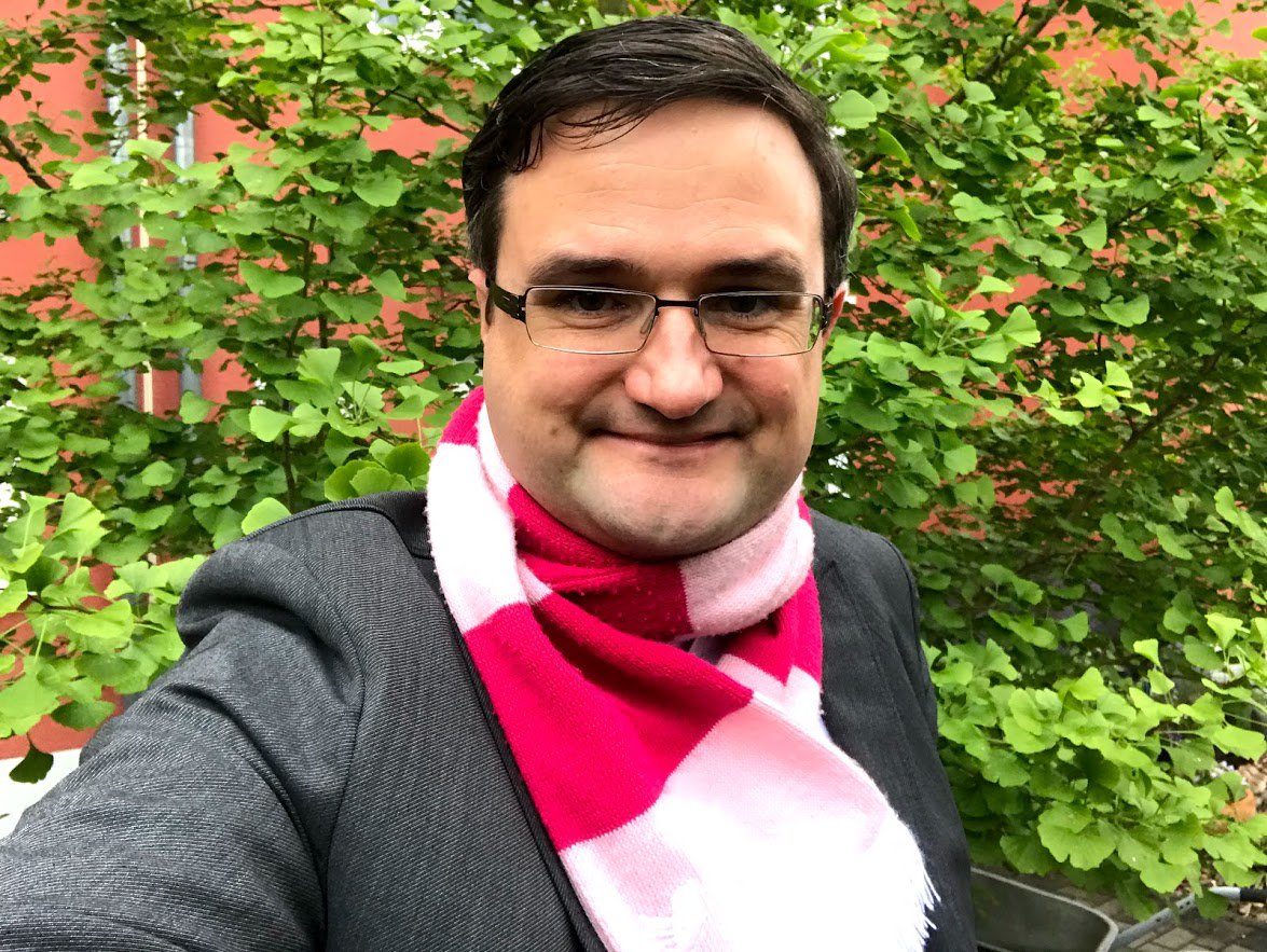 winfried_ebner's tweet photo. Zwei Feedbacks von Eltern heute morgen im Kindergarten:

• "Cooles Outfit" 😉
• "Der Schal hat aber mal ne tolle Farbe" 💗

Unternehmenswahrnehmung positiv beeinflussen (1/5) ✔️
#RC19 #Werkstolz in #EltZei #Telekomwall https://t.co/LILSwV9kFS