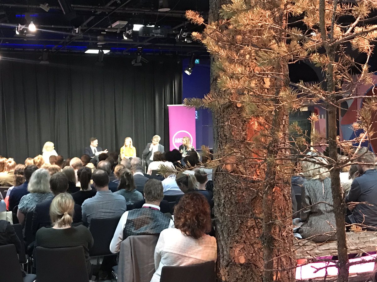 IngvillBR's tweet photo. Hvilke internasjonale utfordringer kan bistanden løse? Frokostmøte med @tankesmien på @NobelPeaceOslo - omgitt av trær og skog i utstillingen #KlimaLab https://t.co/DqPli6SUVM
