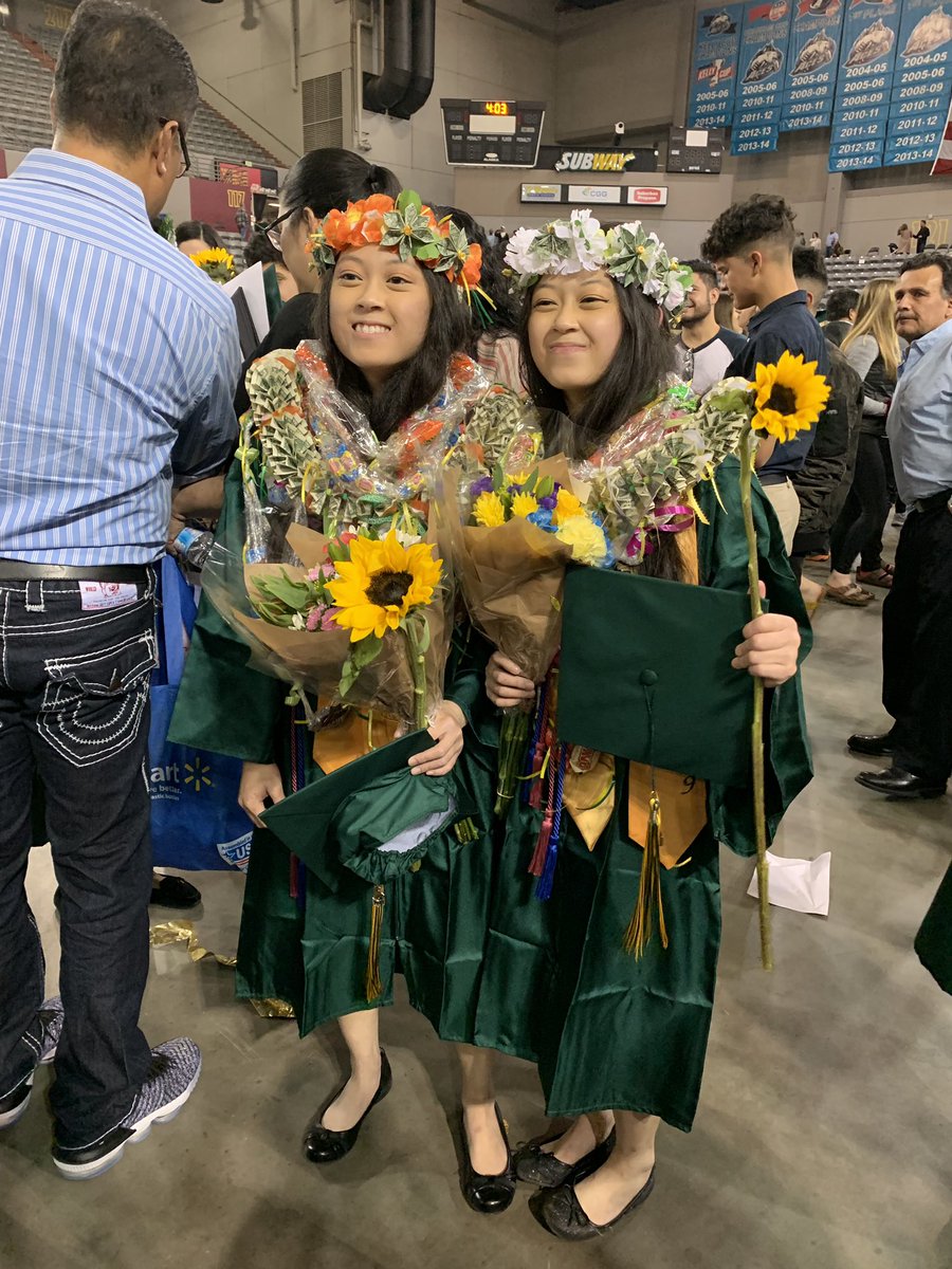 AnnAnn907's tweet photo. We finally graduated ❤️ #Classof2019 https://t.co/Q8nSxYbyXM