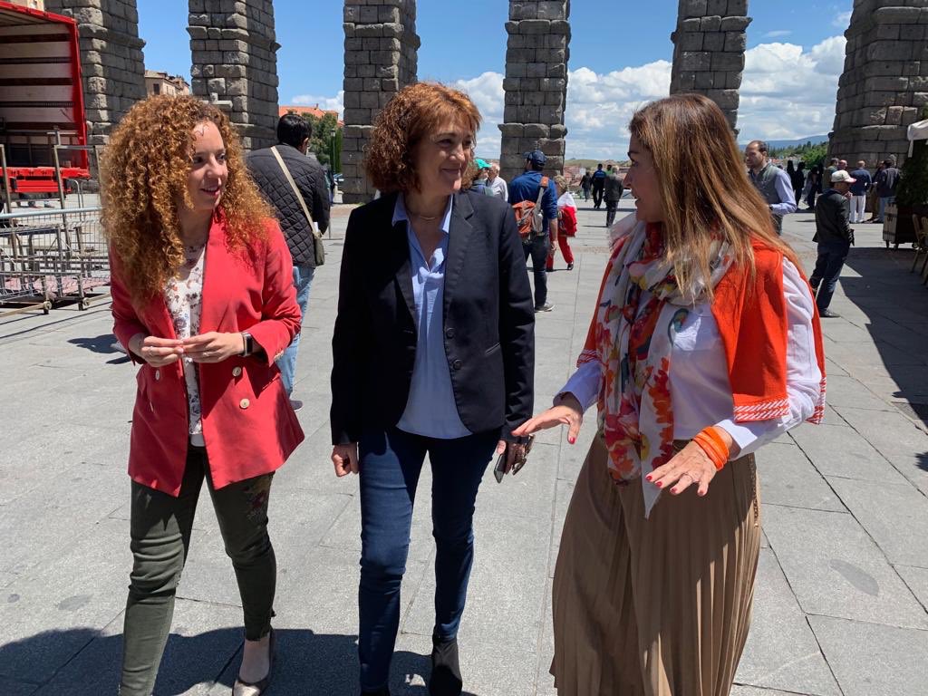 SegoviaCs_'s tweet photo. 🍊📰 Ciudadanos propone un «cambio real» para el Ayuntamiento de Segovia. 

La candidata al Parlamento europeo Soraya Rodríguez arropa a la aspirante a la Alcaldía Noemí Otero. 

#VamosSegovia 

👉🏼https://t.co/GWqkyJqS0b https://t.co/9H1MkAssIK