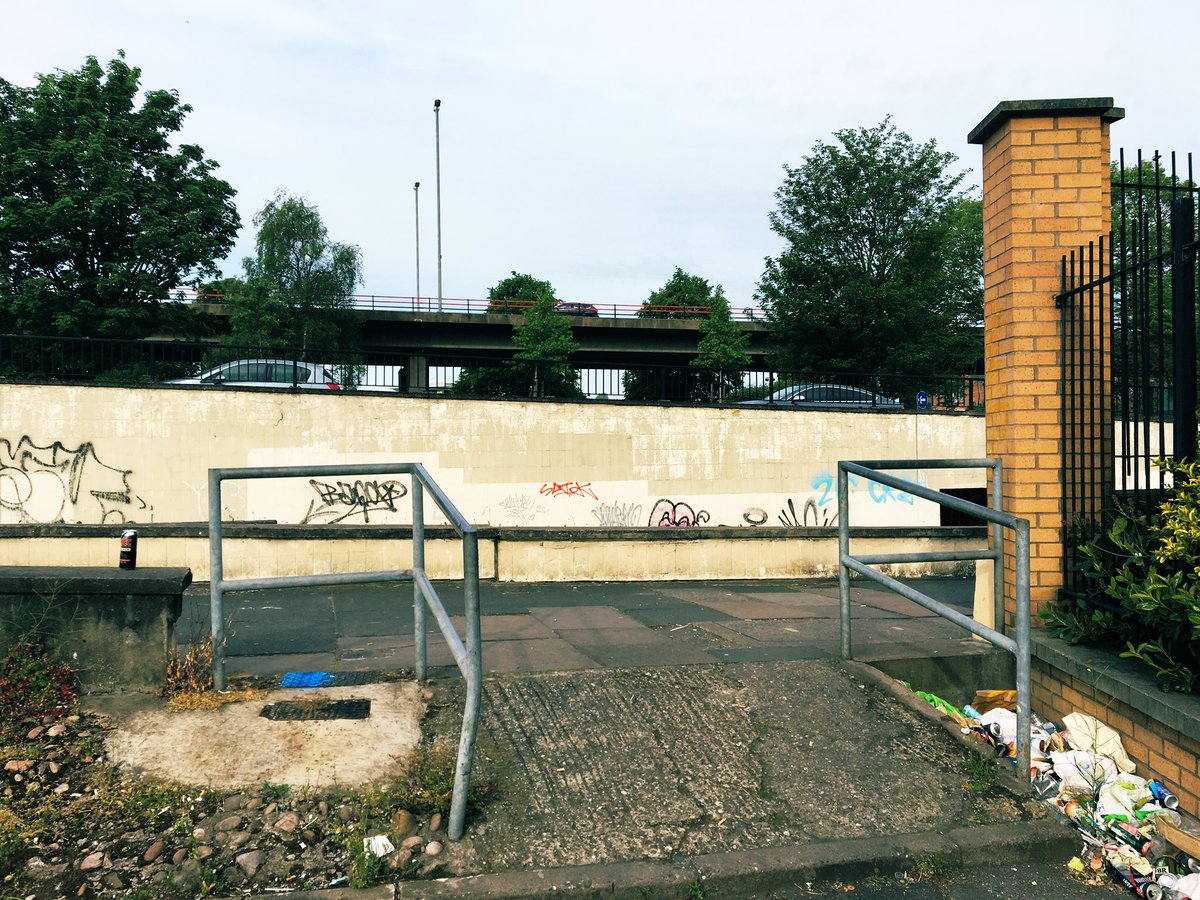 smart_leona's tweet photo. When I first pulled up at Hockley Circus flyover this morning for @bbcwm and saw this I thought π³ but then I discovered these amazing murals which @brutifulbrum want more people to know about... and so they should! π€© #brutilism #architecture #lovebrum #birmingham #hiddengems https://t.co/LE9sivqJ8F