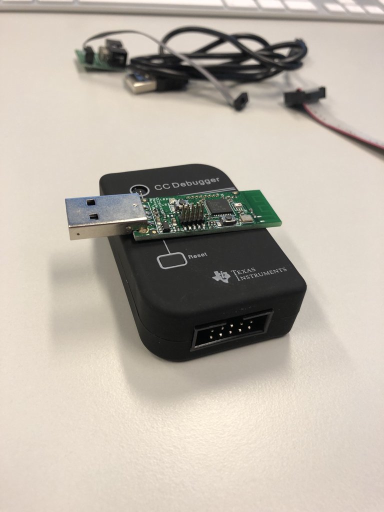 #Zigbee2Mqtt Stick geflasht. Wird heute Abend dann mal in #HomeAssistant eingebunden. Mal schauen ob das wirklich so gut ist.