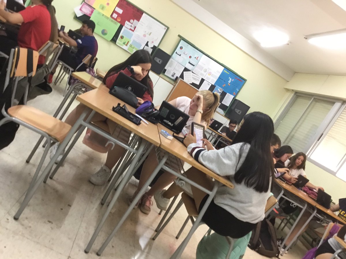 LostSeven4's tweet photo. #geografía #LostSeven #4EI
Estamos en la primera hora del miércoles con geografía. https://t.co/D3K2owpG5v
