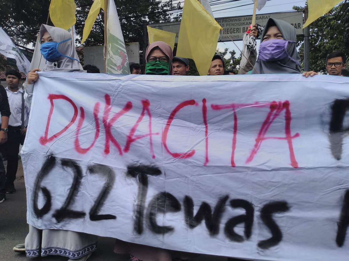 13.51 - Kondisi terkini di depan kantor KPU Jawa Barat Jalan Garut.