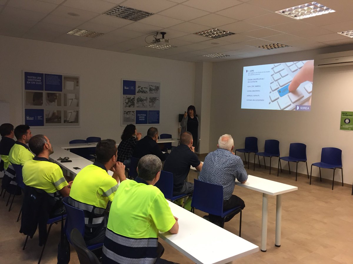 jcoll_26313's tweet photo. Avui @sorea Camp-Ebre realitzem formació de coordinació clients-operacions. Execelent coordinació entre departaments que reverteix en un millor servei al ciutadà. Gràcies @ivonnealb @RuthSV_ https://t.co/9d1o0gOyBc