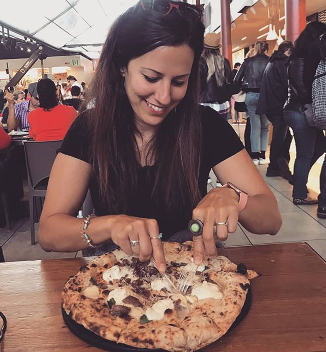 Quando le manca, le manca. La vede, la beve, cammina, e la mangia.
La bacia, la abbraccia, ascolta, e la ama.
Perché quando manca l'Italia, si fa per non mancare.
Felice di tornare in Italia💙
.
.
Feliz de volver a Italia.
Happy to be back
.
.
✈✈✈… bit.ly/2VRQhl8