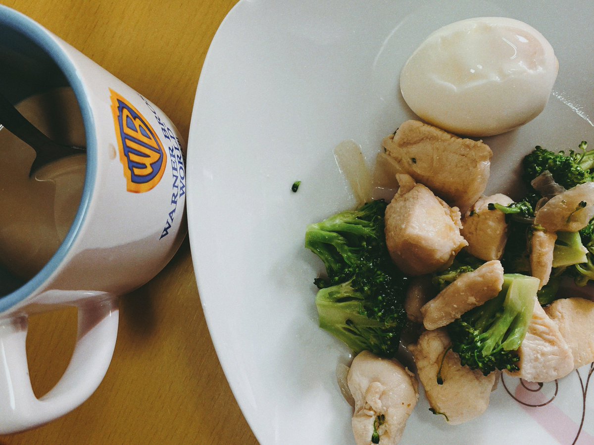 AprilVocal's tweet photo. Keto Breakfast 
Done coocking buttered chicken brocolli.. para sa mga sawi sa pag ibig 😂😂 https://t.co/DxvNq81r6f