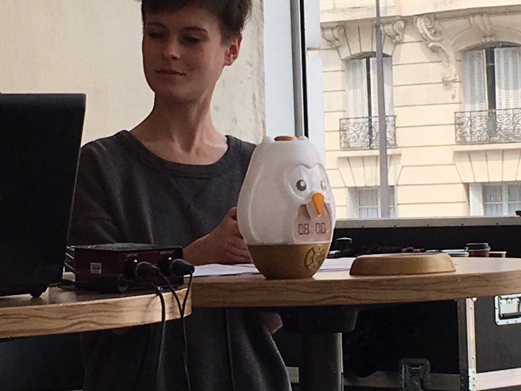 CoulissesRF's tweet photo. Grâce à l’accélérateur d’idées, l’équipe gagnante a pu conceptualiser son idée  @Montréal @iciradiocanada avec la méthode du #designprint et prototyper son idée @radiofrance et la tester auprès d’utilisateurs. #cafeRf #chouetteradio #radioreveil  #innovation #collaborateurs https://t.co/dDfxMteYZB