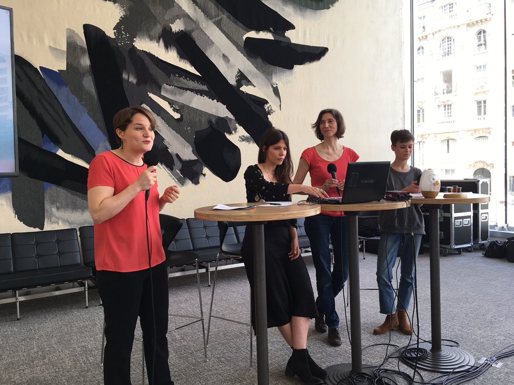 CoulissesRF's tweet photo. Grâce à l’accélérateur d’idées, l’équipe gagnante a pu conceptualiser son idée  @Montréal @iciradiocanada avec la méthode du #designprint et prototyper son idée @radiofrance et la tester auprès d’utilisateurs. #cafeRf #chouetteradio #radioreveil  #innovation #collaborateurs https://t.co/dDfxMteYZB