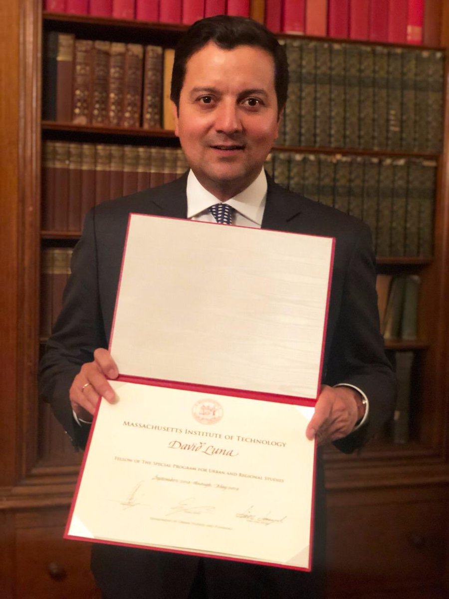 lunadavid's tweet photo. Después de un año por fuera, terminó mi fellowship en @MIT 🤓 Gracias @HumphreyProgram y @MITdusp por la beca, fue fundamental! Gracias a @lauri_garciac y #JulietaLunaGarcia por su amor❤️ Gracias a mis papás, mis amigos, mis classmates, profesores y la vida por esta oportunidad! https://t.co/Dc9O6CqyPp