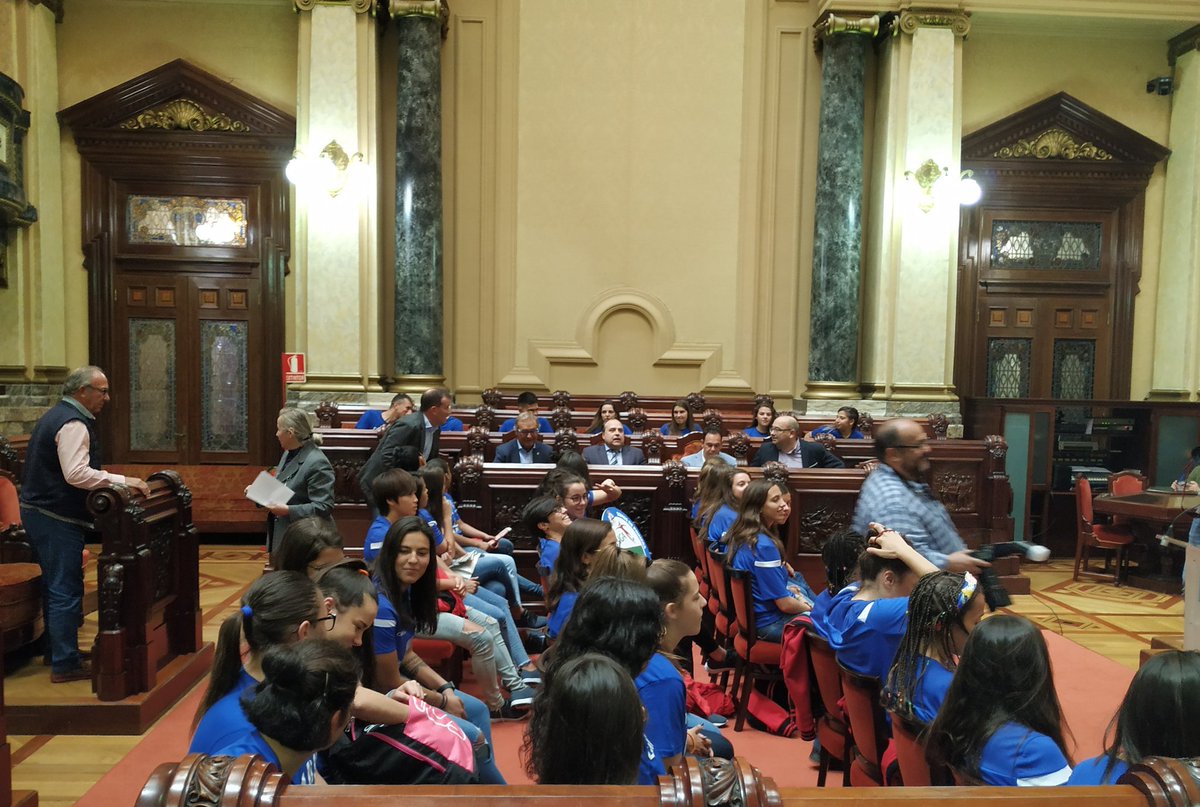 Avia_Veira's tweet image. Na recepción oficial do @RCDfem Unhas campioas e un orgullo para a cidade! Ben xogado: un ascenso ben merecido! #FútbolFeminino #AsNosas #OrgulloDeCidade #ACoruña #Dépor