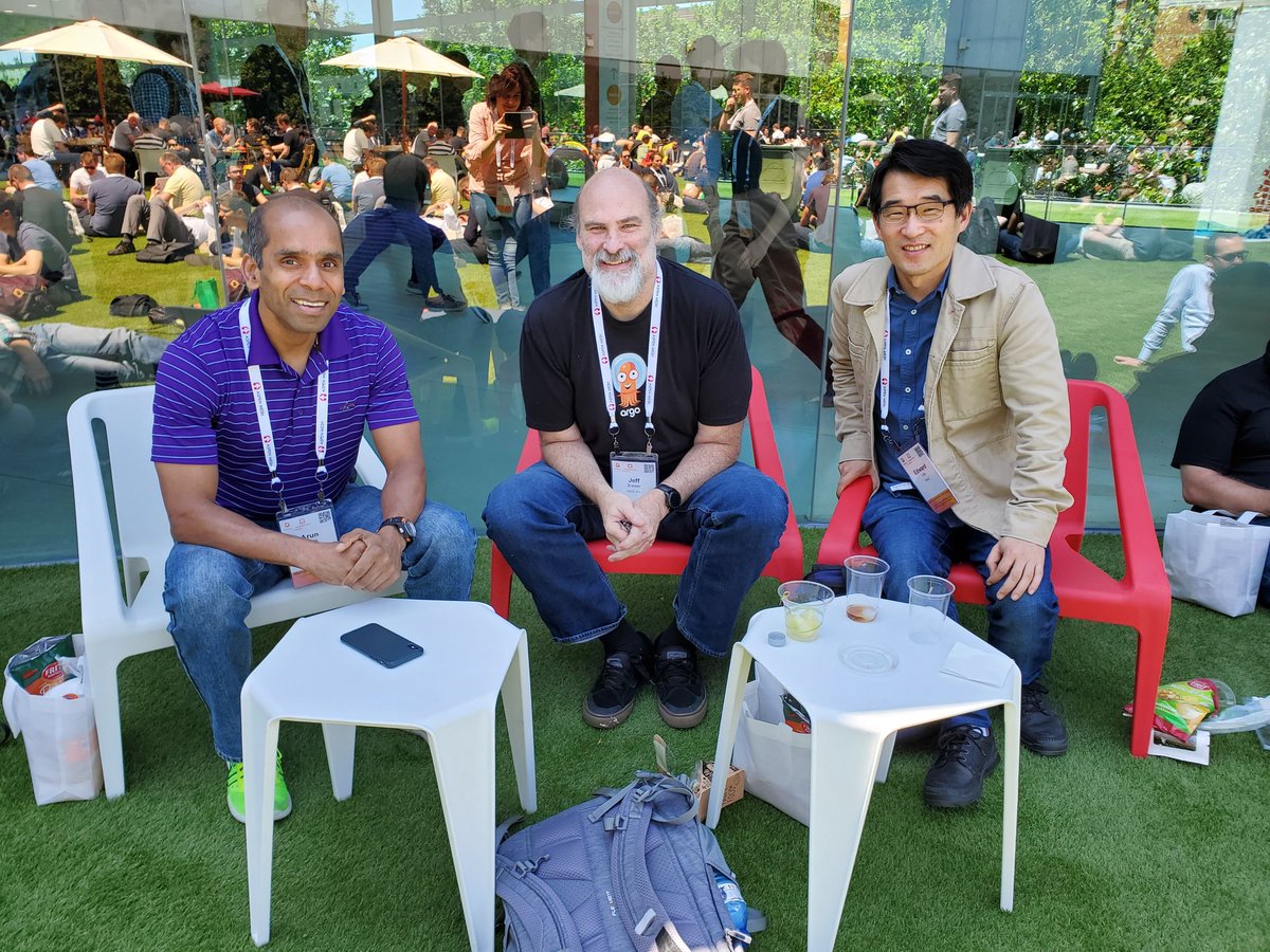 Good to catch up with <a href="/arungupta/">Arun Gupta</a> at #Kubecon #CloudNativeCon
