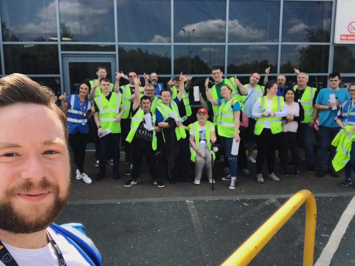 Samuel_Dijon's tweet photo. Beyond privileged to have another chance at running our #CampAmazon #STEM workshops with the amazing @FacetTrust. Always the absolute highlight of my month. If you know of a group who could benefit from our workshops or tours feel free to DM me! #Peterborough #AmazonFCTours https://t.co/VIXZYMC37N