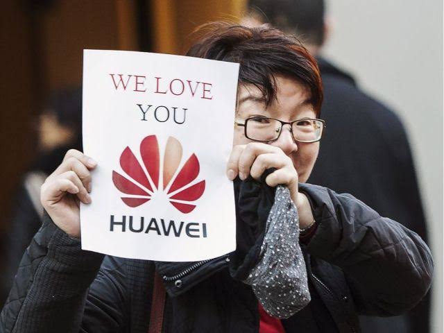 BootTerns's tweet photo. I am using @HuaweiMobile from last 4years in which I don't find any issue whereas my friends using other brands have face issues after couples of years.
Google has barred the world's second biggest smartphone maker, @Huawei  @HuaweiMobile  @HuaweiMobileUK. Competitors are scared. https://t.co/G81SFcMjTg