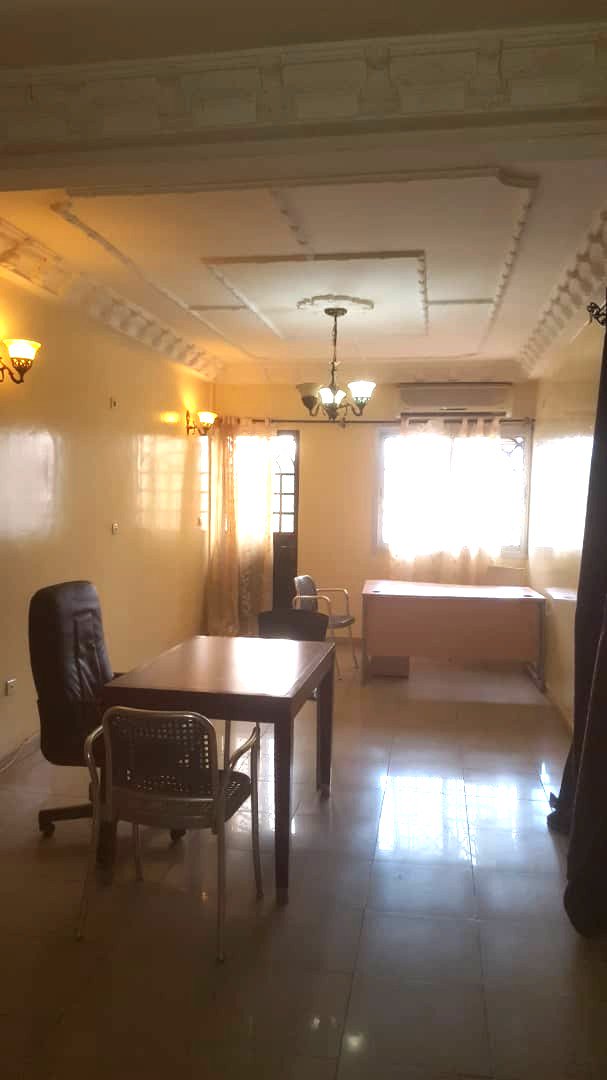 LewambiI's tweet photo. Magnifique Appartement de 3chambres 2 douches avec réserve d’eau, caméra de surveillance et portail electrique disponible pour location.
Il est hautement sécurisé et bien accessible.
Mobile #Essos 
Prix :250000fr
N'attendez plus réservez aux numéros :
666590333 WhatsApp 654398106 https://t.co/8IP3amTLOu