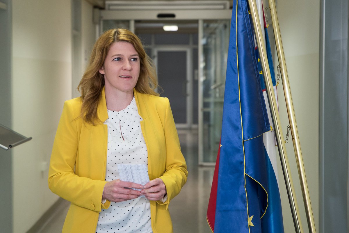1uraMura's tweet photo. ➡️PREDČASNE VOLITVE⬅️ Naš #glas je naše orožje proti politiki zastraševanja in delitev, proti politiki praznih obljub in korupcije. To navidezno #malo dejanje - glasovanje - ima #velike posledice za naš svet. 📌@povezimo_se Več ▶️ https://t.co/FMK7tr8EbR https://t.co/hmCGrNq07X