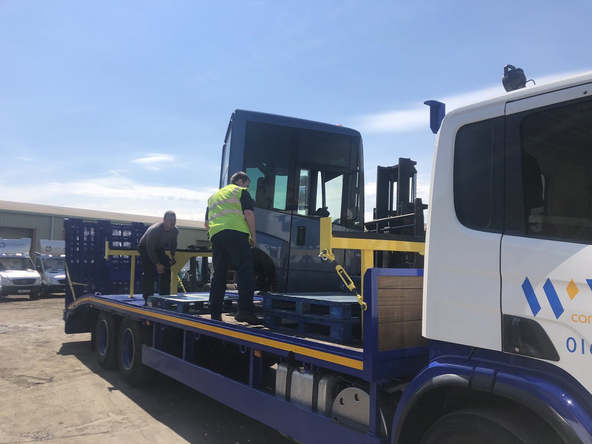 DronsfieldLee's tweet photo. Finally , job done , careful removal , excellent work by the dismantling department @dronsfields #bintruck #mercedeseconic #OldhamHour #recycling #keepingbritainclean https://t.co/HoPEzAPpHd