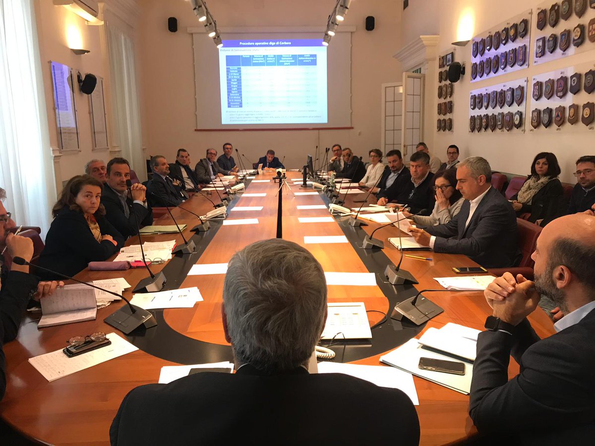 DPCgov's tweet image. "Lavorare insieme, pubblico e privato, per garantire la sicurezza dei cittadini” così Borrelli a margine dell’incontro operativo di oggi, #22maggio, sulla gestione della diga di Corbara in caso di evento di piena nel bacino del Tevere.
#protezionecivile