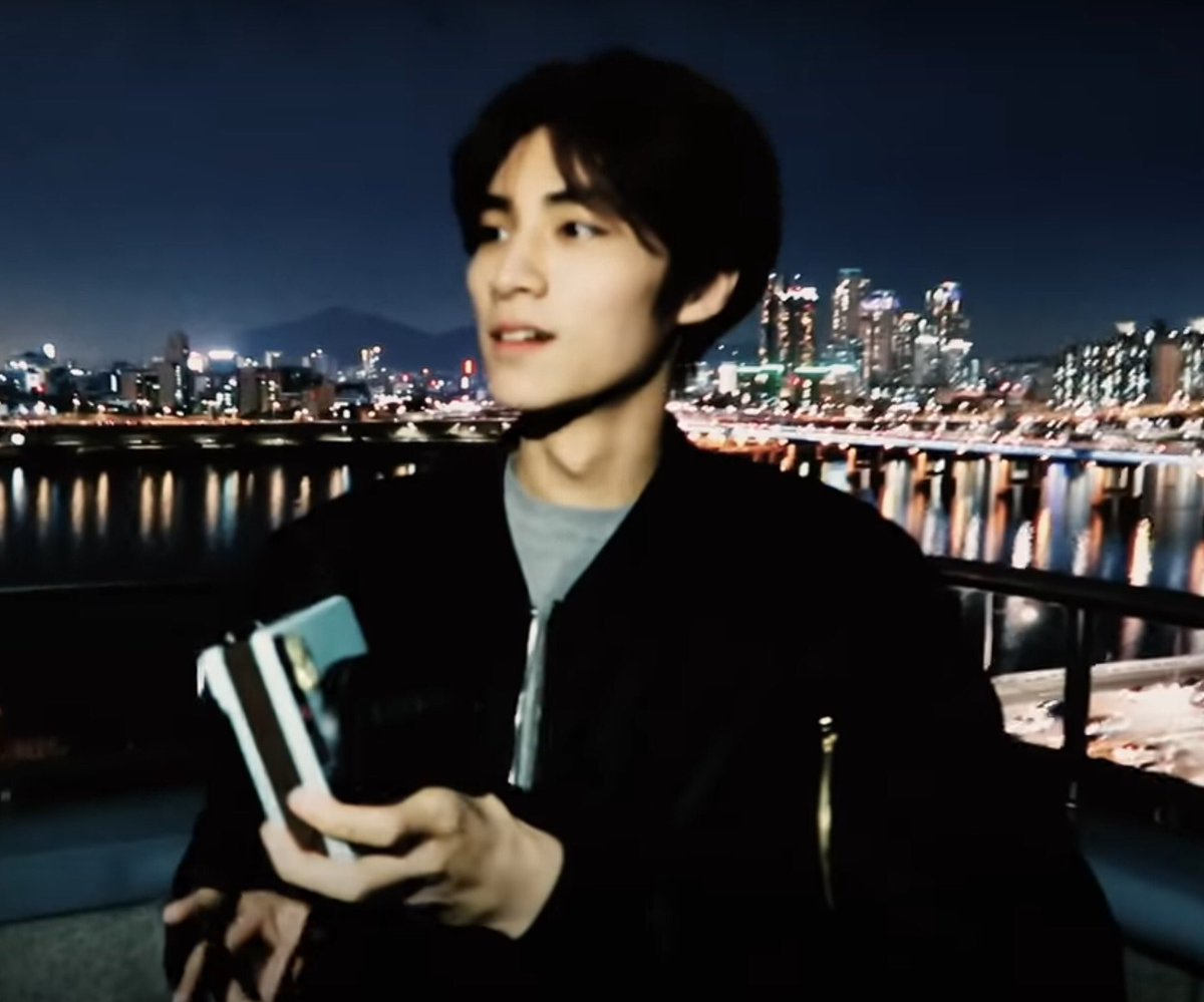 : LEICA SOFORT #WayV  #WeiShenV  #威神V  #XIAOJUN  #肖俊  #NCT카메라