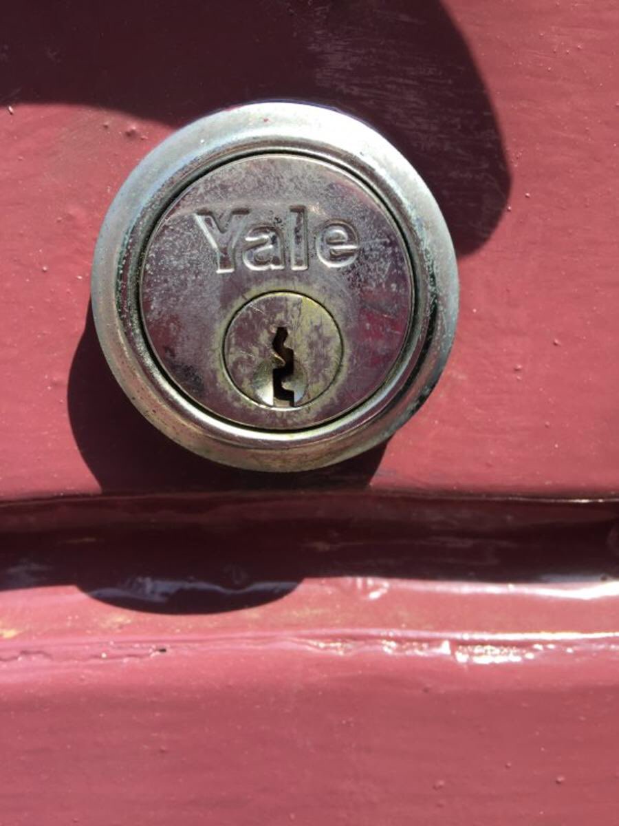 foxy_kent's tweet photo. Customer had lost her keys and the garage door was locked. Gained entry and replaced with Asec rim cylinder and two new keys 🔑🔑

#Locksmith #local #Tonbridge #mobilelocksmith https://t.co/B8goQi8PFL
