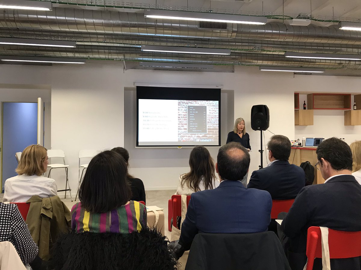 mserracanta's tweet image. Escoltant a la @mireiagarciaroc de @innomads al #barcelonatech Llest per apendre sobre #innovacio