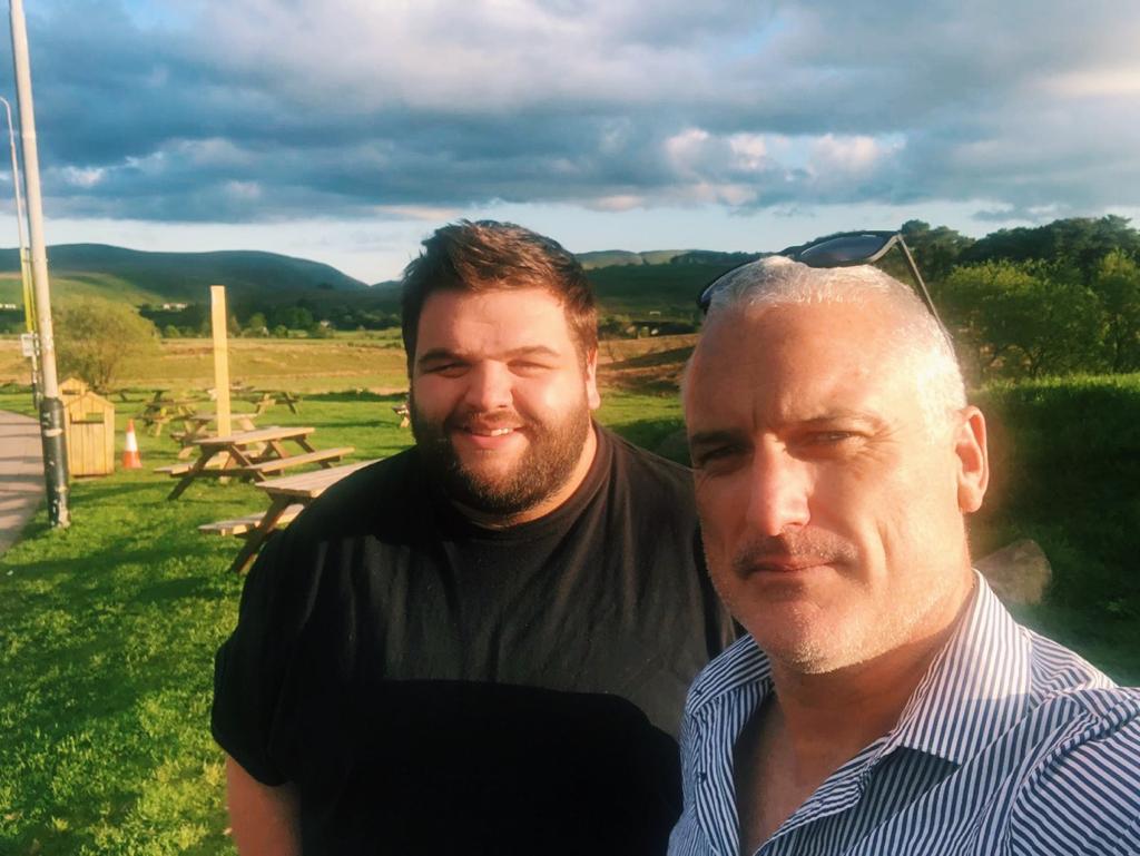 SuiteBoxTeam's tweet photo. It’s been a busy few days for the #SuiteBox team with our CEO Ian and Marketing Director James heading to Glasgow for exciting client meetings – the perfect chance for Ian to work on his selfie taking skills! #OnTheRoad #GoldenHour https://t.co/mvHZ2zaV02