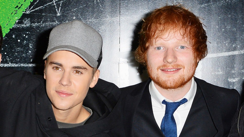 Ed Sheeran &amp; Justin Bieber – I Don’t Care
Co se stane, když dáte dohromady Eda Sheerana, Justina Biebera a green screen.  V tomhle případě je výsledkem halucinogenní taškařice s aspirací na hit léta 2019, která vám prostě nedovolí zmeškat červencový mega koncert v Praze.