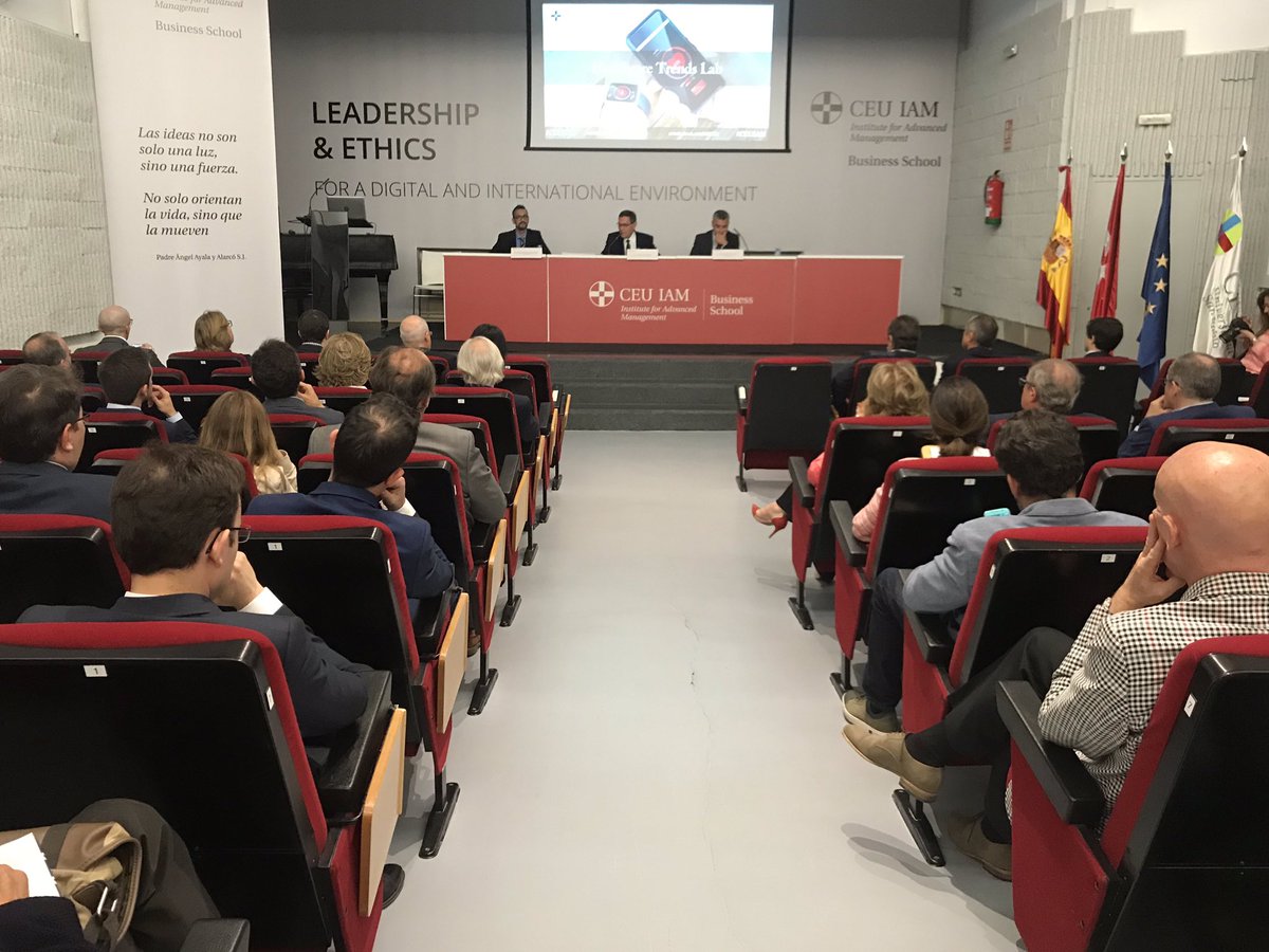 CEUAAlumni's tweet photo. Con esta innovadora iniciativa, #CEUIAM pretende mejorar las capacidades profesionales del ámbito sanitario en un nuevo entorno digital 👨🏼‍🔬👩🏼‍🔬 #CEUHTL https://t.co/Rspdy1UL8e
