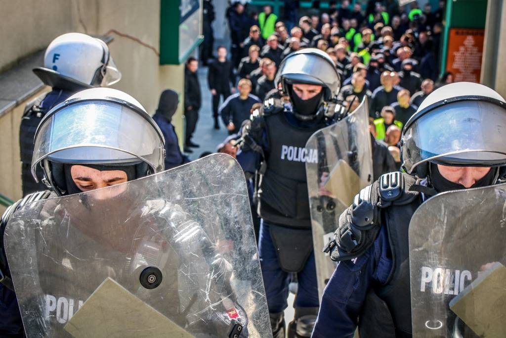 policja_lodzka's tweet photo. Już jutro w Łodzi mecz inauguracyjny #Mistrzostw Świata #FIFA #U20 . #Policjanci będą dbać o bezpieczeństwo drużyn jak i kibiców. Apelujemy o zwracanie szczególnej uwagi na zmiany w organizacji ruchu drogowego. Niech będzie to prawdziwe Święto sportu. https://t.co/sqfrIQPpyJ https://t.co/xrNjHMBL25