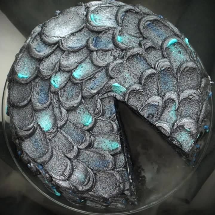 Backschwestern's tweet photo. Sind #GoT Fans unter euch= Wie wäre es mit dieser Weisser-Wanderer-Drachen-Torte um euch das Ende etwas zu versüßen https://t.co/hgVfW0bI2V https://t.co/1RymFiqUYM