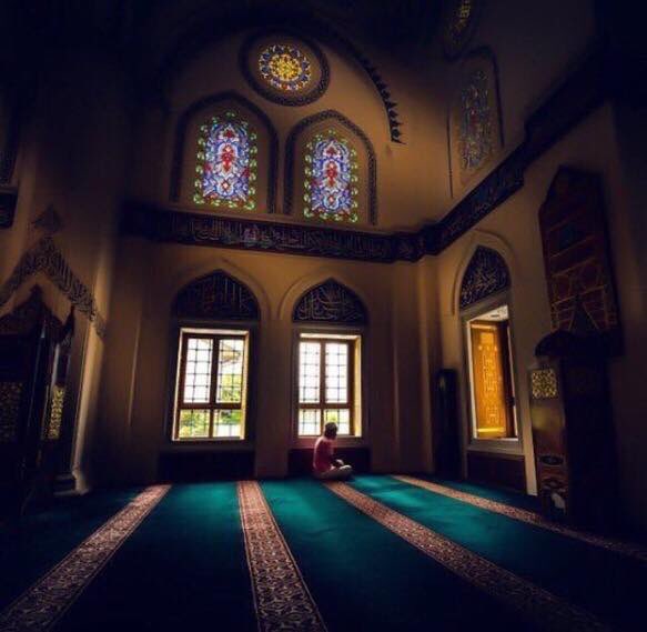 اولئك الذين اعتزلوا الناس و لا يشعرون بالوحدة وجدوا الله