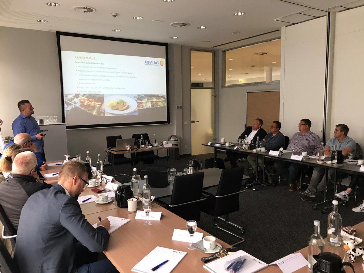 Derzeit findet in Kaiserau unser Kunden-Seminar Trends &amp; Konzepte mit unserem Dozenten Gregor Raimann statt.
Schon jetzt herzlichen Dank für das große Interesse und den gemeinsamen, informativen Austausch!