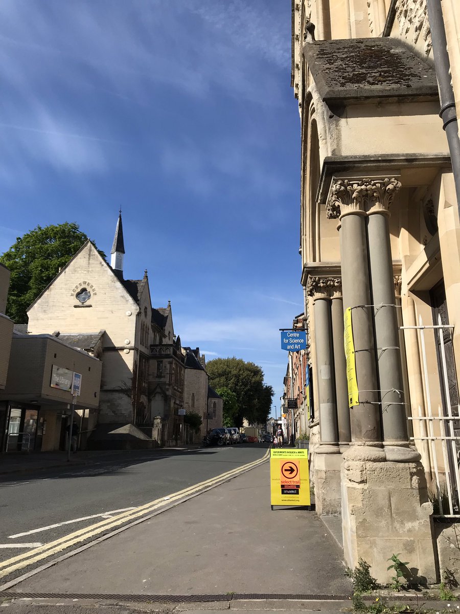 crappyliving's tweet photo. The last town in England to conform to the new standard time #Stroud #towntime https://t.co/kXhUpzUQ11
