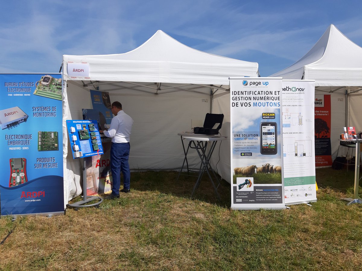 Liselore_M's tweet photo. C'est parti pour #TerresInnovation avec le sourire et surtout avec nos #adherents : @AgrimindL #BIORET-AGRI  @agriechange #PageUp #ARDPI et la promotion de nos compétences agri en @bfc_region : @toasterlab #MethAnov @AgrOnov_Europe https://t.co/4yEdVQK432