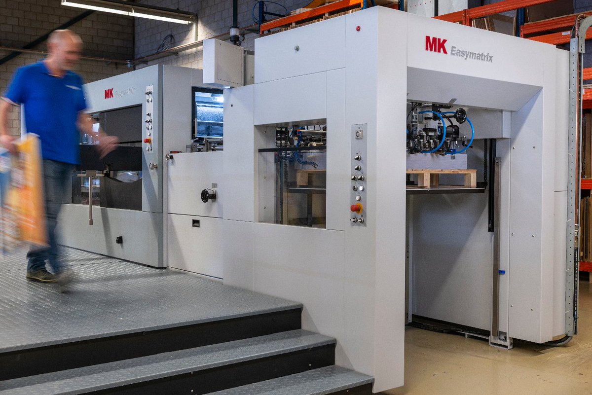 HeidelbergBNL's tweet photo. VAN AS: "De productiviteitswinst is enorm.”

Technisch directeur Leendert van As: “We zijn echt heel tevreden over deze MK Easymatrix stansmachine. De prijs/kwaliteit van de machine is echt ongekend. En dat zeg ik niet snel.” https://t.co/qg57MlQBwp https://t.co/sgXW94ny05